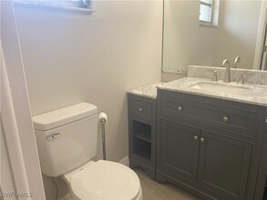 2258 Iris Way in Ft. Myers, FL - Foto de edificio - Building Photo