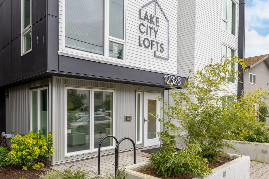 Lake City Lofts in Seattle, WA - Foto de edificio