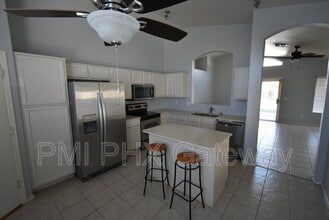 1158 West Swan Drive in Chandler, AZ - Building Photo - Building Photo