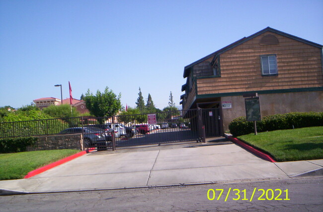 Stonegate in Fontana, CA - Building Photo - Building Photo