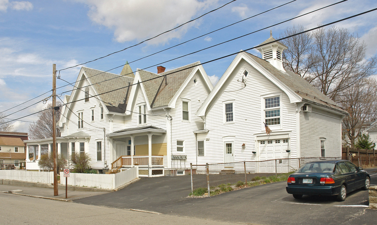 1 Oak St in Manchester, NH - Building Photo