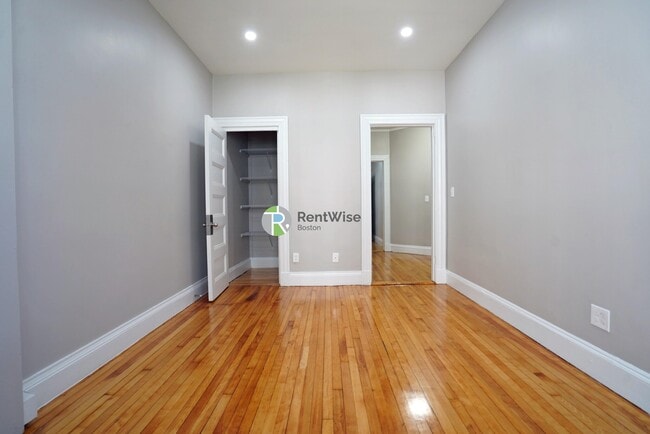 72 Gardner St, Unit E1 in Boston, MA - Building Photo - Building Photo