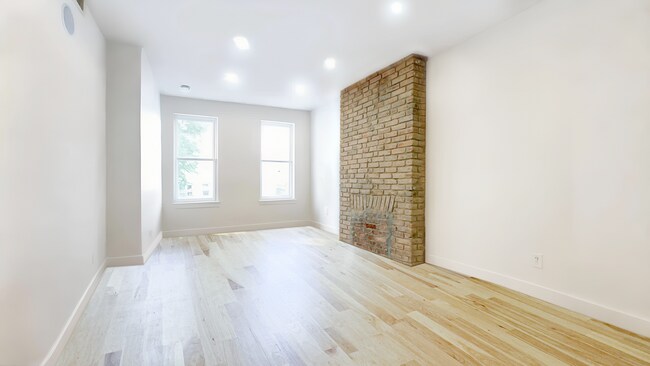 182 Schaefer St in Brooklyn, NY - Building Photo - Building Photo