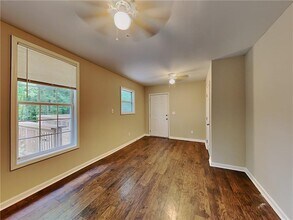 575 Cherry Ln in Jonesboro, GA - Building Photo - Building Photo