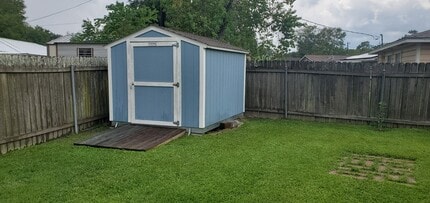 4805 Lawndale Ave in West Orange, TX - Foto de edificio - Building Photo