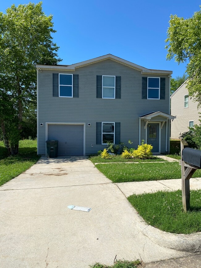 property at 204 Valleyside Dr NE