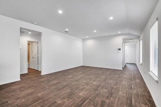 2439 Moraine Vly Dr in Spring, TX - Building Photo - Building Photo