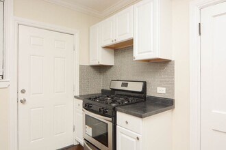 1112 W Lill Ave, Unit J02P in Chicago, IL - Building Photo - Building Photo