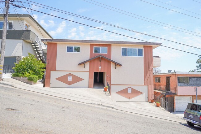 2434 Fern St in Oakland, CA - Foto de edificio - Building Photo