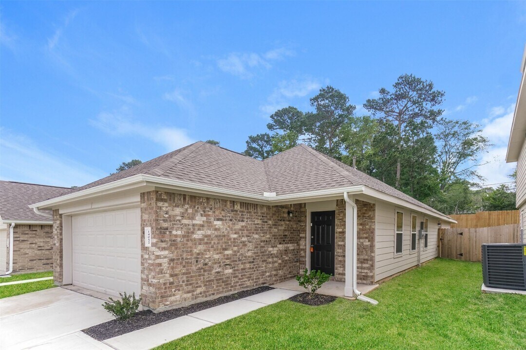 14052 Lahontan Dr in Shenandoah, TX - Building Photo