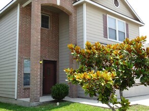 222 Cedron Chase in San Antonio, TX - Building Photo - Building Photo
