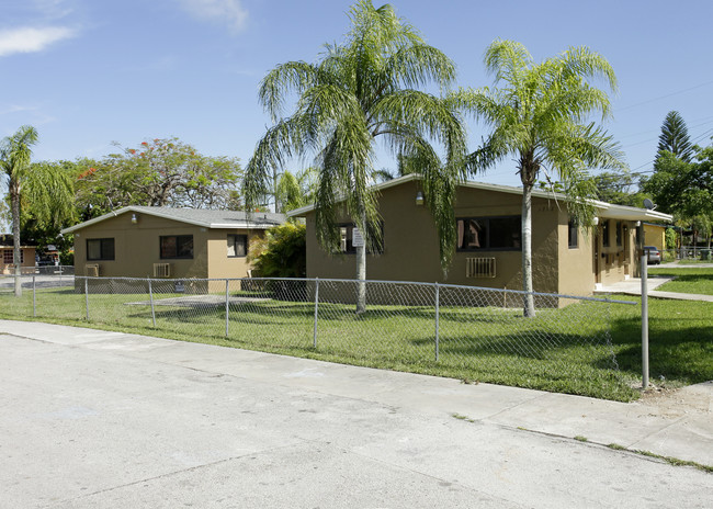 1206-1216 NW 12th St in Homestead, FL - Building Photo - Building Photo