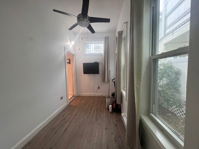 1 Jess St., Unit 2 in Jamaica Plain, MA - Foto de edificio - Building Photo