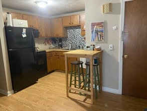 367 Cottage Rd, Unit 4 in South Portland, ME - Building Photo - Building Photo