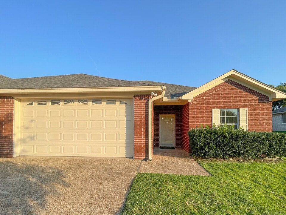 3068 Palomino Trl in Robinson, TX - Foto de edificio