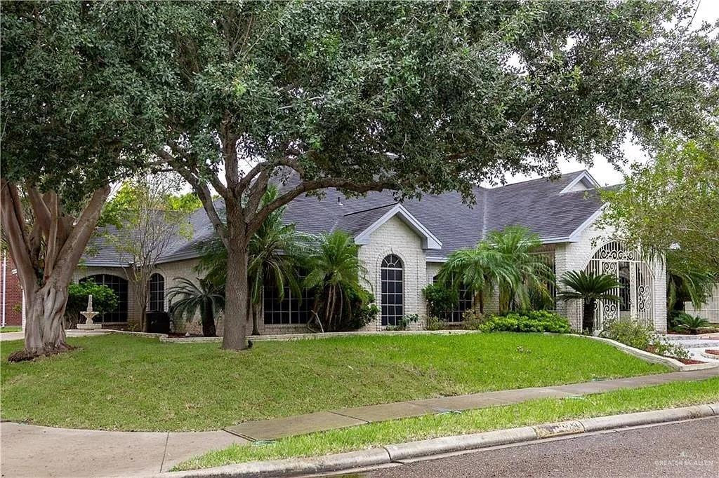 2901 Santa Fe St in Mission, TX - Building Photo