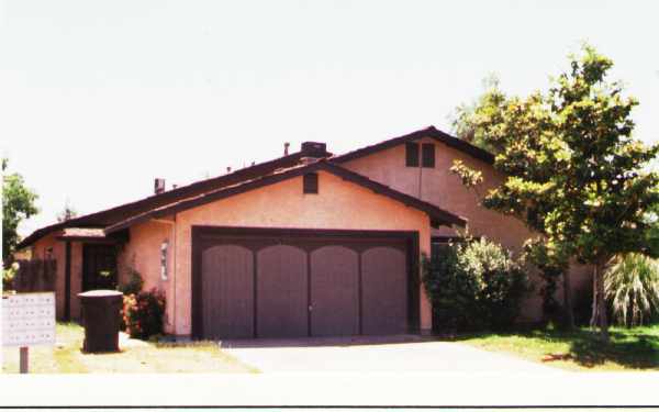 4100 Fara Biundo Dr in Modesto, CA - Building Photo