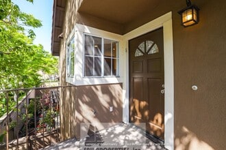 8034 E Snapdragon Ln in Anaheim, CA - Building Photo - Building Photo