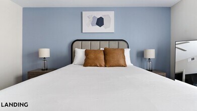 2220 W First St, Unit 460 in Ft. Myers, FL - Building Photo - Building Photo