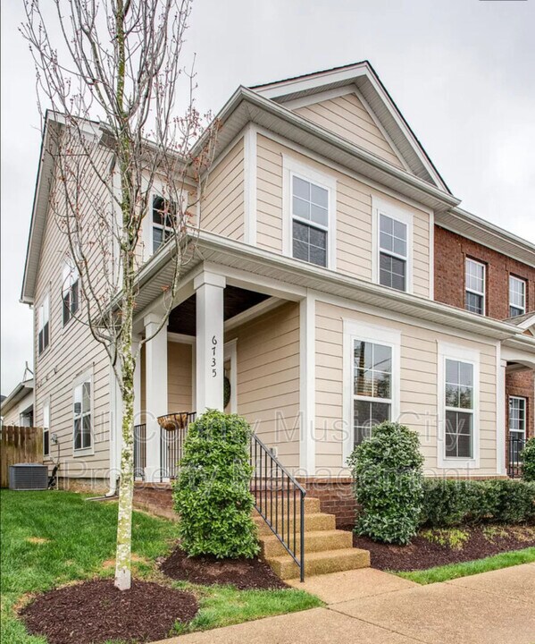 6735 Sunnywood Dr in Nashville, TN - Building Photo