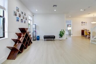 21016 NE 2nd Ct in Miami, FL - Building Photo - Building Photo