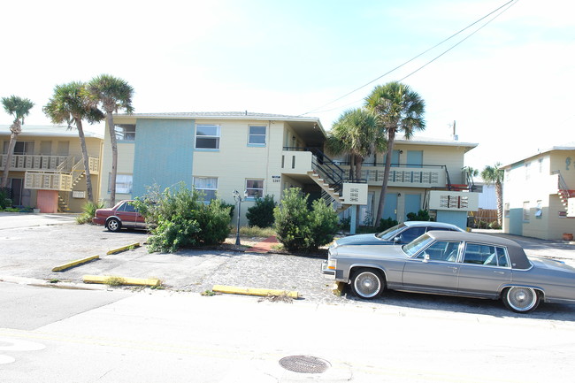 2597 N Oleander Ave in Daytona Beach, FL - Building Photo - Building Photo