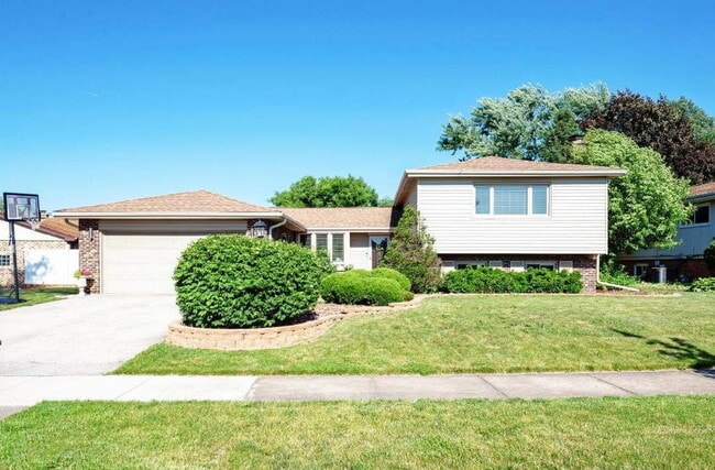 property at 857 Kings Point Dr W
