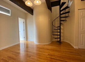 2 Harvard Sq, Unit 4 in Brookline, MA - Building Photo