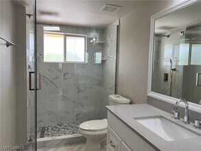 8294 Key Royal Cir in Naples, FL - Foto de edificio - Building Photo