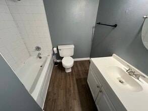 44 Royal Crest Dr, Unit A in Pueblo, CO - Foto de edificio - Building Photo