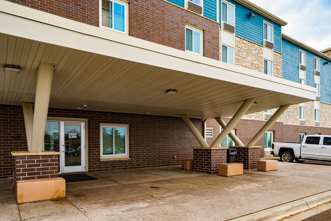 Extended Stay America Suites Minneapolis in Mendota Heights, MN - Building Photo - Building Photo