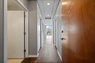 1550 W Cornelia Ave in Chicago, IL - Building Photo - Building Photo
