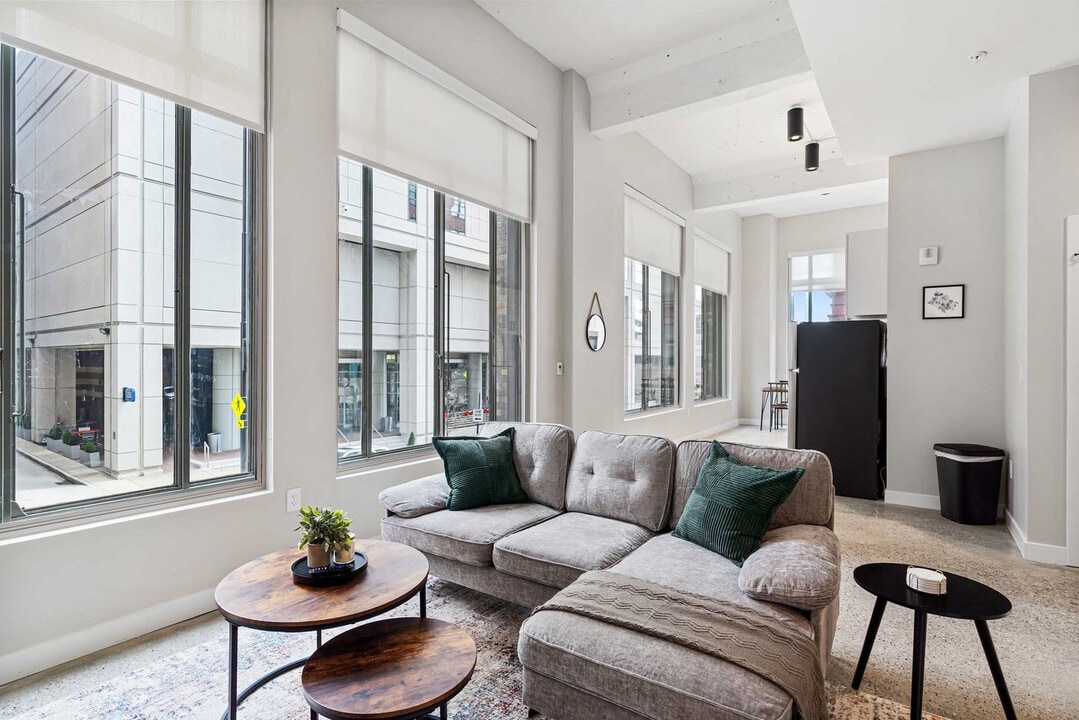 205 W 4th St in Cincinnati, OH - Foto de edificio