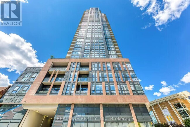 159 Wellesley St E in Toronto, ON - Building Photo - Building Photo
