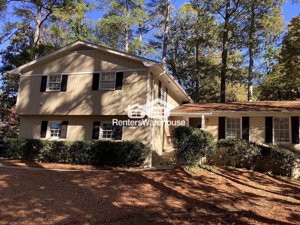 4695 N Peachtree Rd in Dunwoody, GA - Building Photo