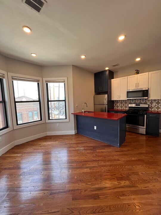 749 Garfield Ave, Unit 3B in Jersey City, NJ - Foto de edificio