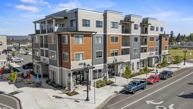 Smith Crossing Apartments in Central Point, OR - Foto de edificio - Building Photo