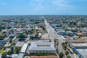 8118 S Western Ave in Los Angeles, CA - Building Photo - Building Photo