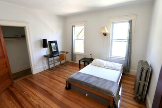 124 Forest St, Unit 2 in Medford, MA - Building Photo - Building Photo