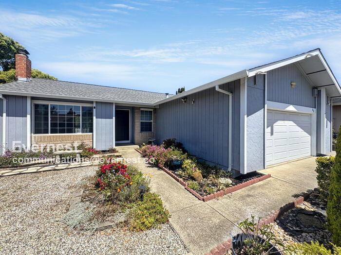300 Hannigan Wy in Vallejo, CA - Building Photo