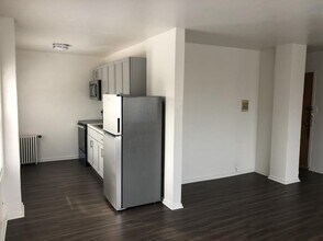 7327 N Rogers Ave in Chicago, IL - Building Photo - Building Photo