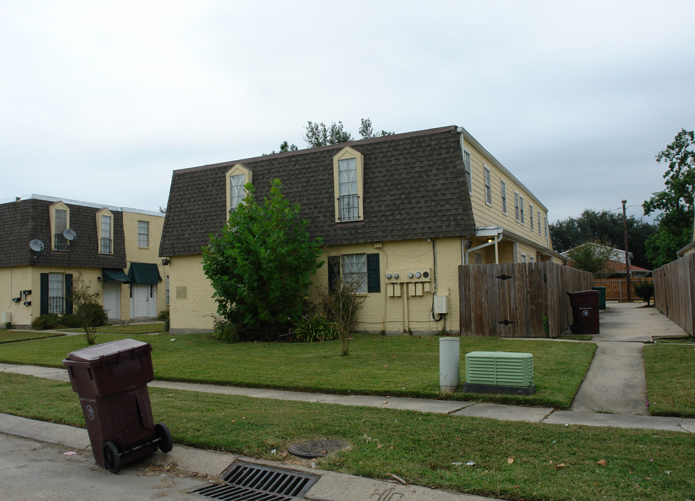 3508 Martinique Ave in Kenner, LA - Foto de edificio