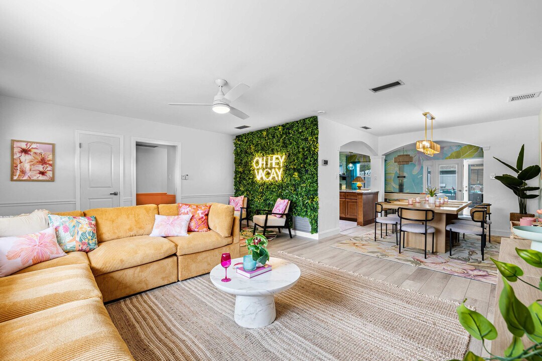 1121 19th St SW in Largo, FL - Building Photo