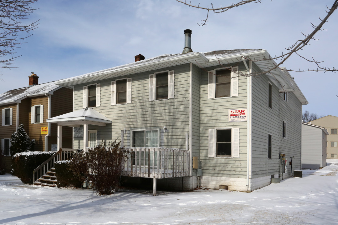 Star Apartments in Dekalb, IL - Building Photo