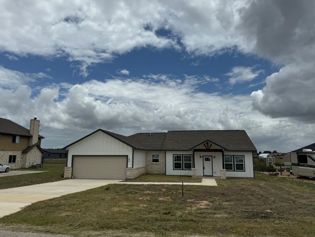 180 Turnberry Dr in La Vernia, TX - Foto de edificio - Building Photo