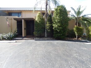 16000 Kilmarnock Dr in Hialeah, FL - Building Photo - Building Photo