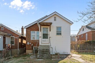 5451 Genevieve Ave in St. Louis, MO - Building Photo - Building Photo