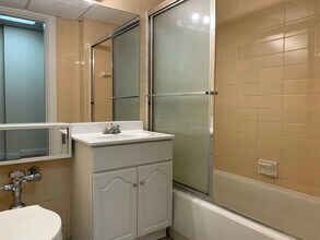 62 Boylston St, Unit 502 in Boston, MA - Foto de edificio - Building Photo