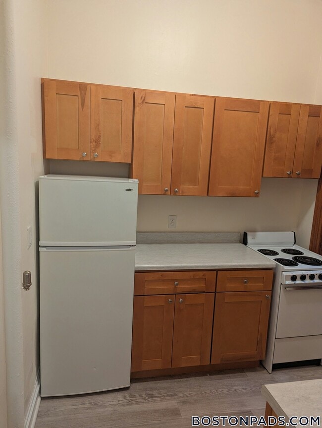 27 Park Dr in Boston, MA - Building Photo - Building Photo