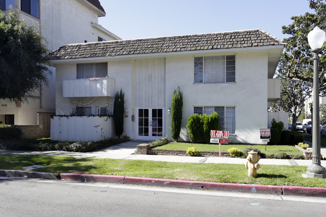 1901 Manning Ave in Los Angeles, CA - Building Photo